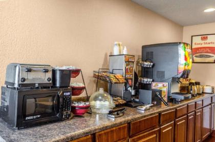 Econo Lodge Meridian - image 10