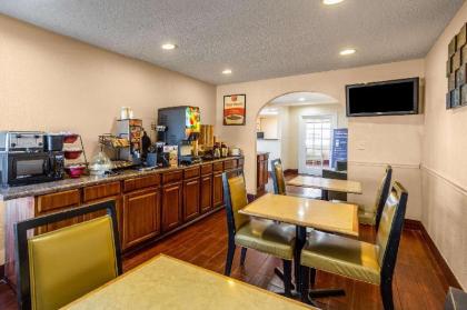 Econo Lodge Meridian - image 11