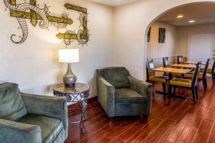 Econo Lodge Meridian - image 3