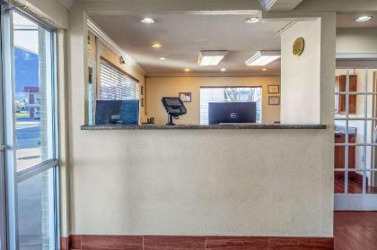 Econo Lodge Meridian - image 4