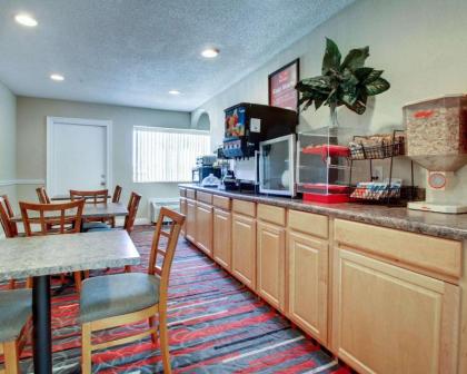 Econo Lodge Meridian - image 5