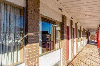 Econo Lodge Meridian - image 8