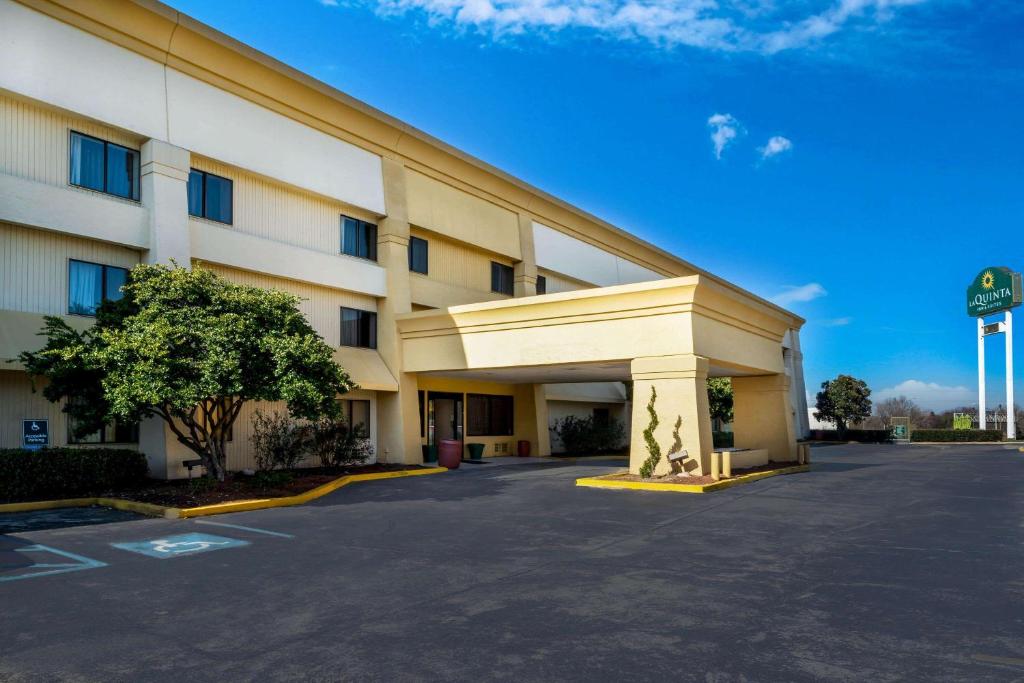 La Quinta by Wyndham Meridian - main image