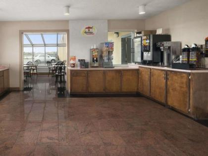 Super 8 by Wyndham Meridian - image 11