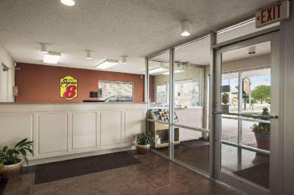 Super 8 by Wyndham Meridian - image 3
