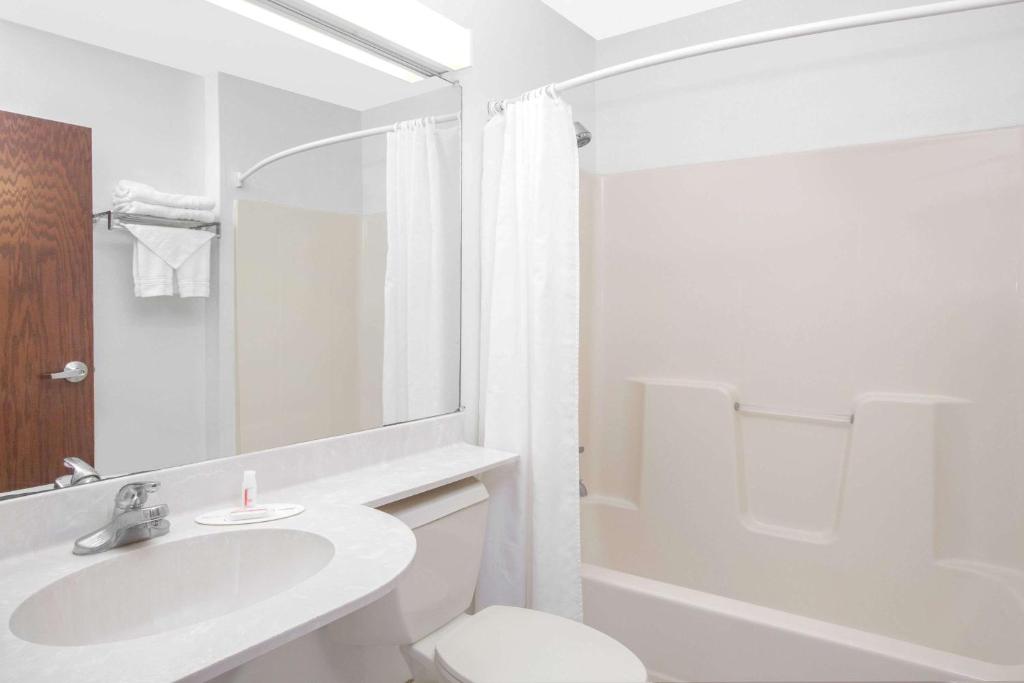 Microtel Inn & Suites - Meridian - image 3