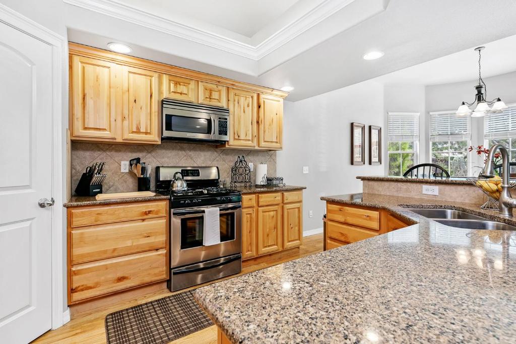 Heart Of Meridian Home Just Mins From The Village - image 3