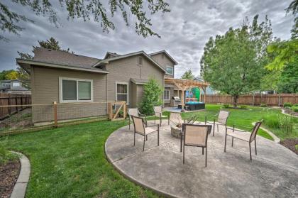 modern Abode with Hot tub 12 mi to Dtwn Boise Idaho