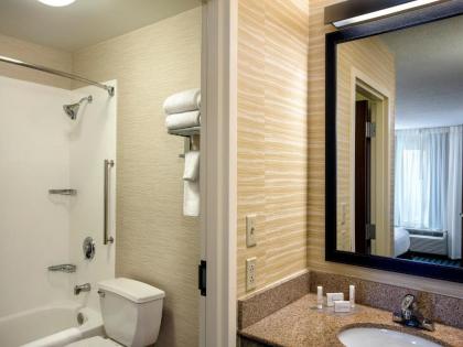 Fairfield Inn & Suites Merrillville - image 11
