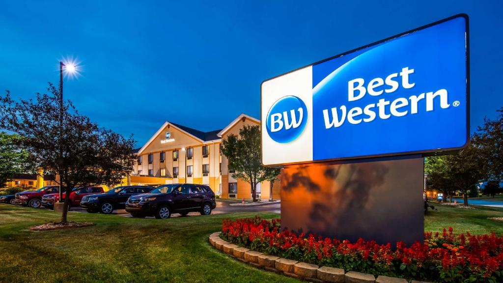 Best Western Inn & Suites Merrillville - main image