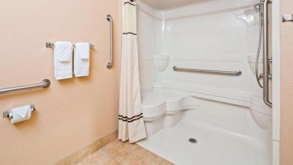 Best Western Inn & Suites Merrillville - image 4