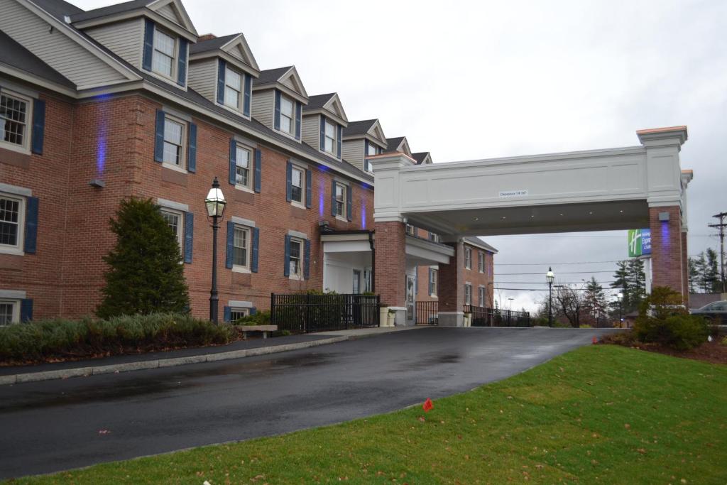 Holiday Inn Express and Suites Merrimack an IHG Hotel - image 6