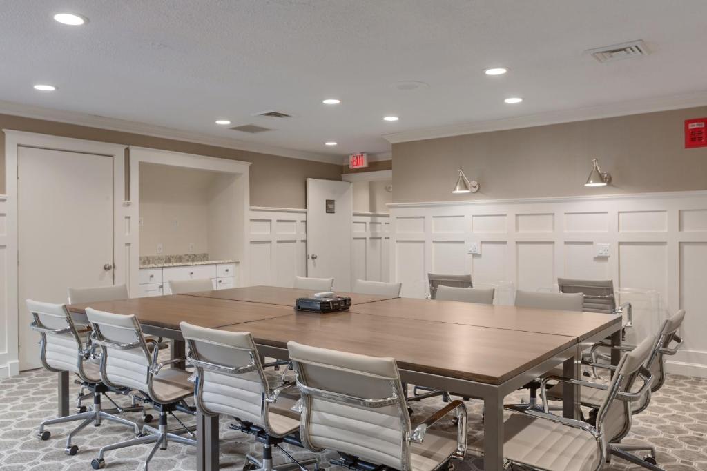 Residences at Daniel Webster - image 6