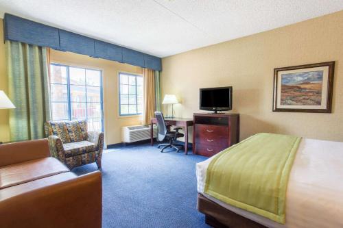 Days Hotel by Wyndham Mesa Near Phoenix - image 3
