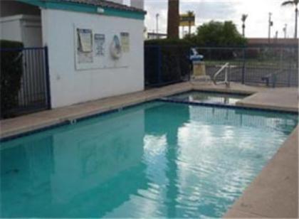 Colonade Motel Suites - image 2