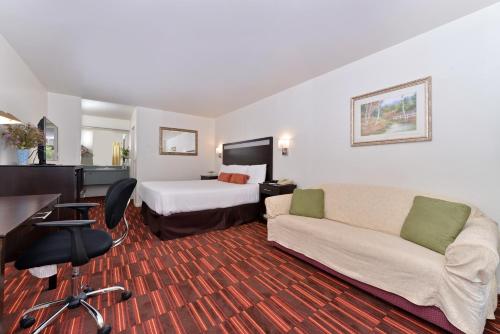 Windemere Hotel & Conference Center - image 2
