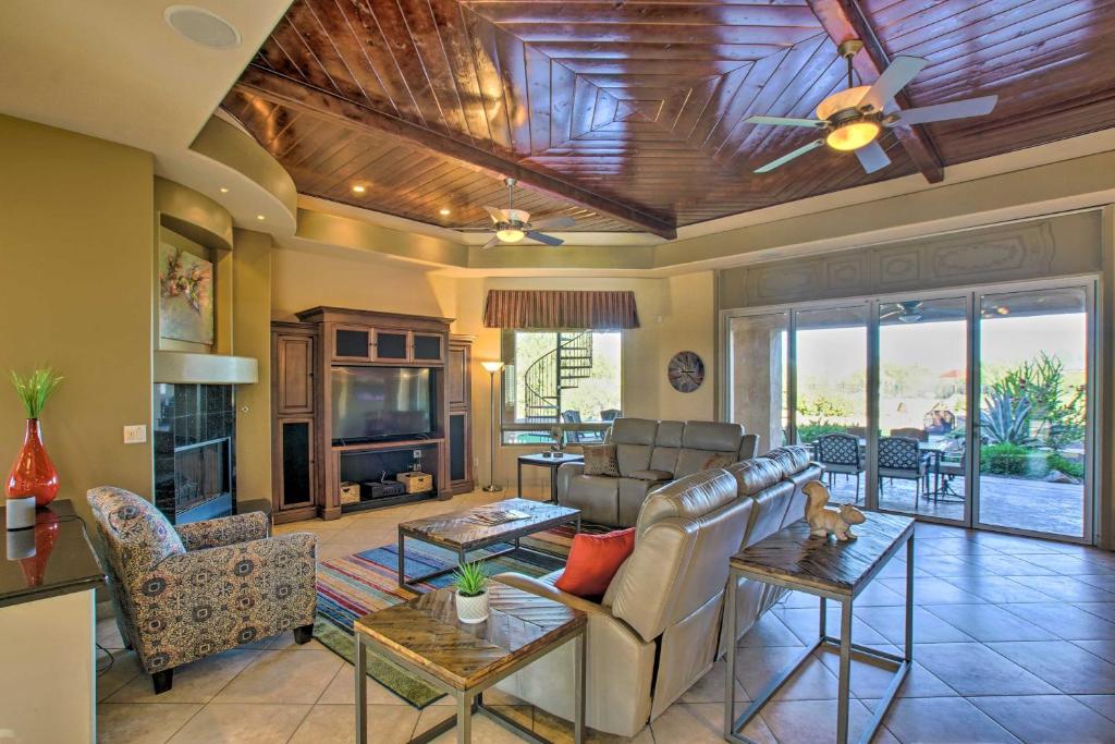 Gorgeous Mesa Vacation Home with Mountain Views - image 4