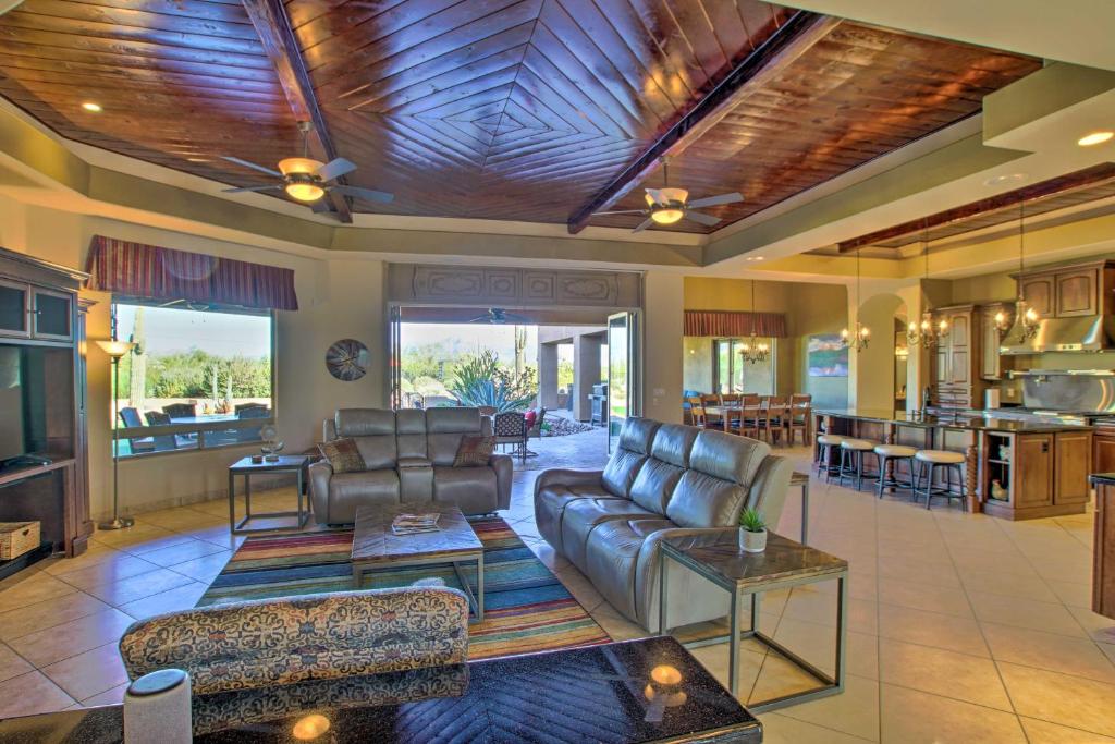 Gorgeous Mesa Vacation Home with Mountain Views - image 5