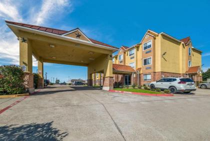 Quality Inn & Suites North Mesquite I-30 - image 12