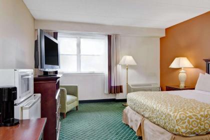 Days Hotel & Conference Center by Wyndham Methuen MA - image 7