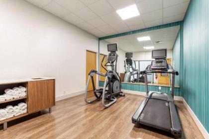 Holiday Inn Express Metropolis an IHG Hotel - image 21