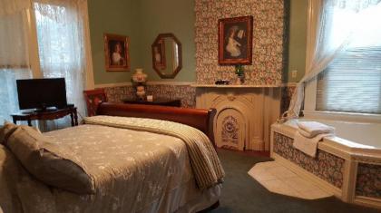 Riverview Mansion - image 8