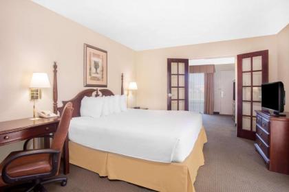 Days Inn by Wyndham Metter - image 11