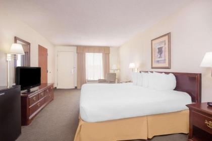 Days Inn by Wyndham Metter - image 14