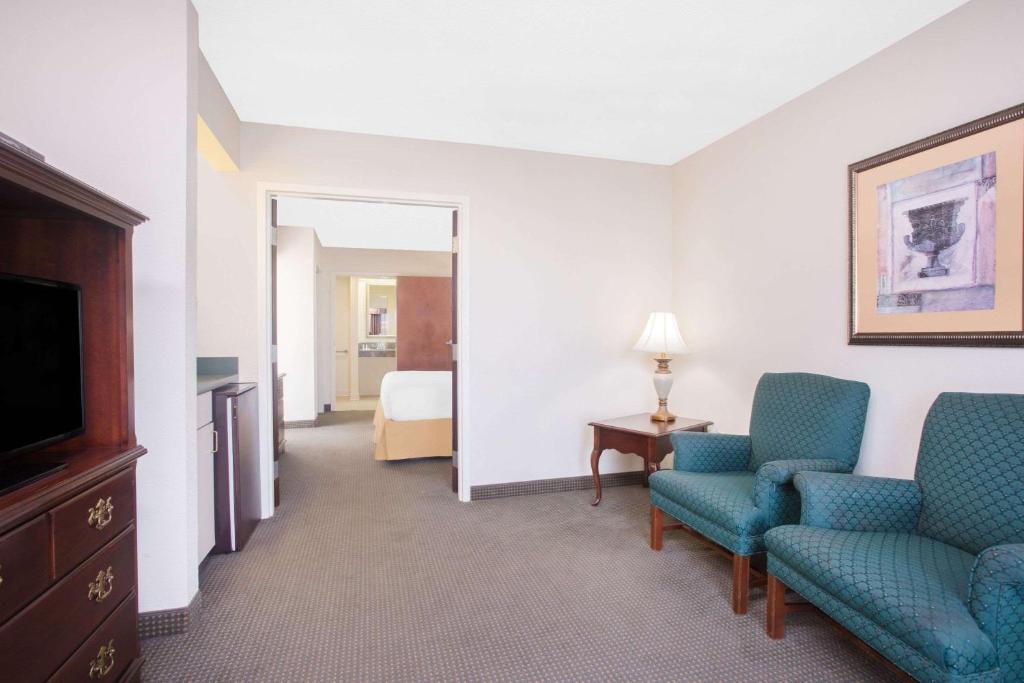Days Inn by Wyndham Metter - image 3