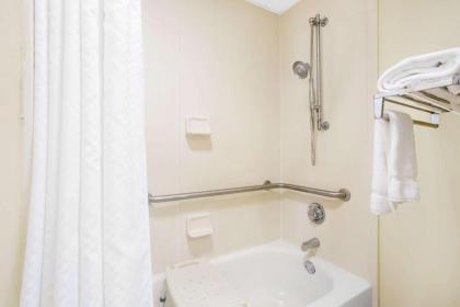 Days Inn by Wyndham Metter - image 4
