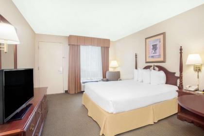 Days Inn by Wyndham Metter - image 5