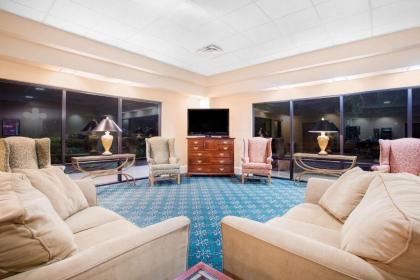 Days Inn by Wyndham Metter - image 9