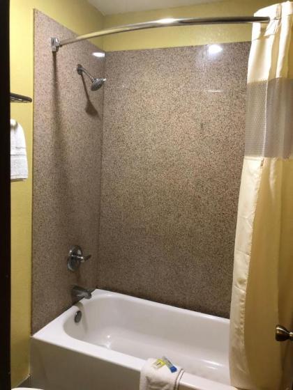Kings Inn Mexia - image 5