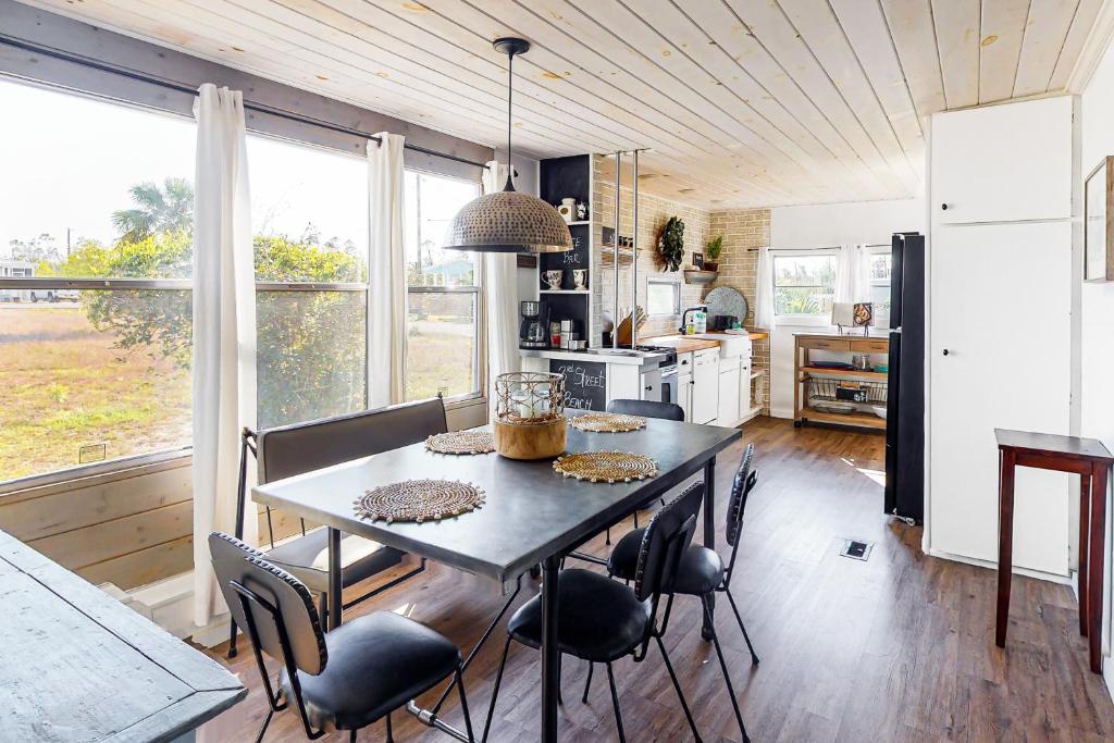 3rd Street Beach Retreat - main image