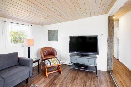 3rd Street Beach Retreat - image 3