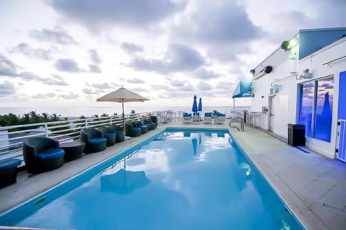 Ocean Drive Studio Beach Front - image 4