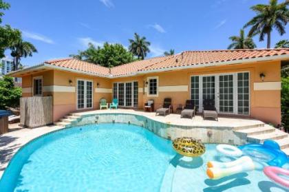 Mediterranean Paradise with Pool 5 Mins to Beach home