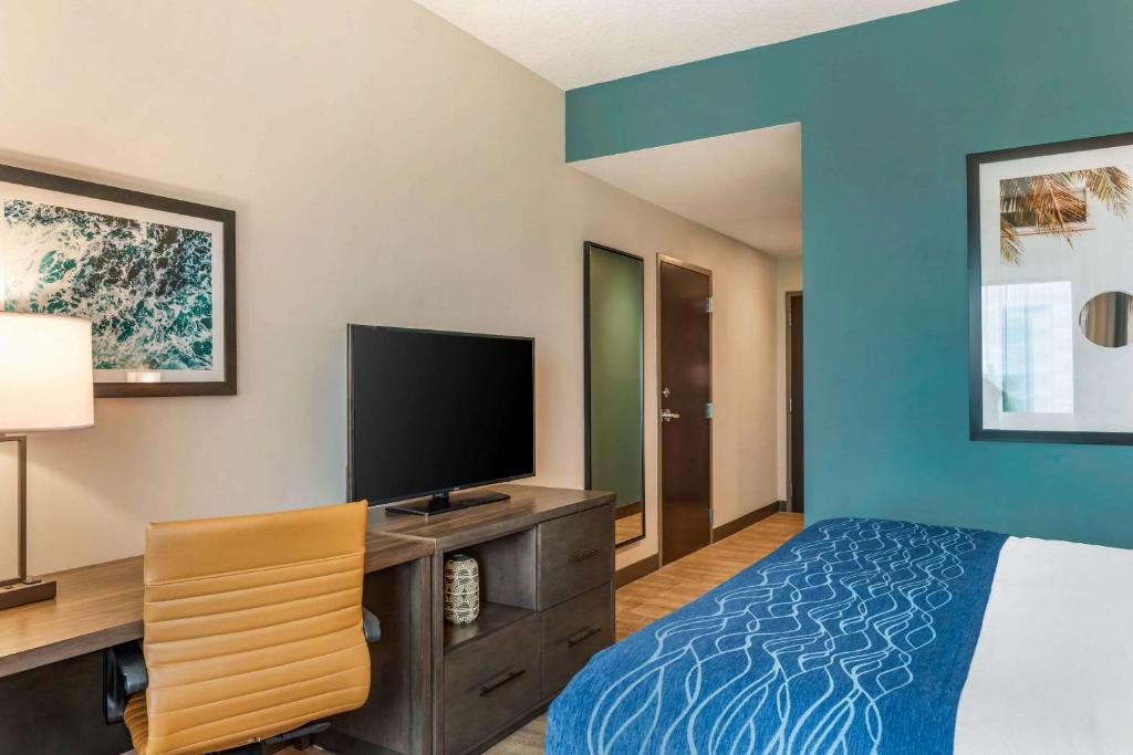 Comfort Inn & Suites Miami International Airport - image 7