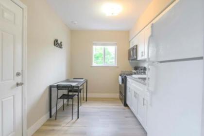 Cozy 2BR Apartment in Midtown-Wynwood - image 5