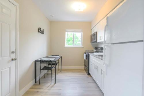 Cozy 2BR Apartment in Midtown-Wynwood - image 5
