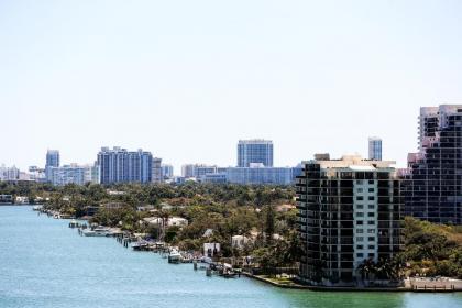 Bayfront Miami Condo with Resort Perks and Ocean Views - image 14