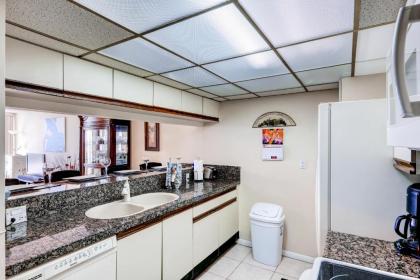Bayfront Miami Condo with Resort Perks and Ocean Views - image 15