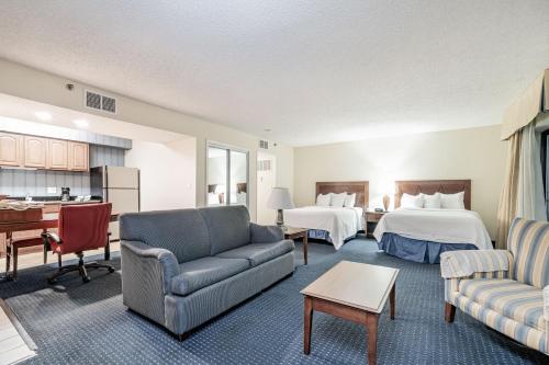 Doral Inn and Suites - image 2