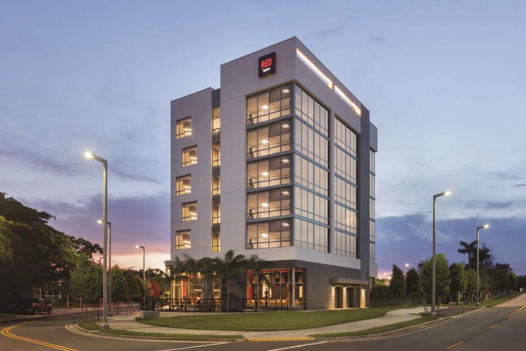 Radisson RED Miami Airport - main image
