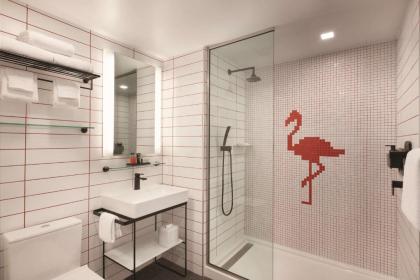 Radisson RED Miami Airport - image 14