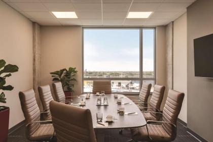 Radisson RED Miami Airport - image 18