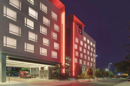 Radisson RED Miami Airport - image 4