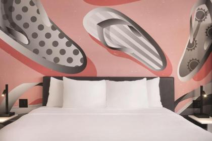 Radisson RED Miami Airport - image 6