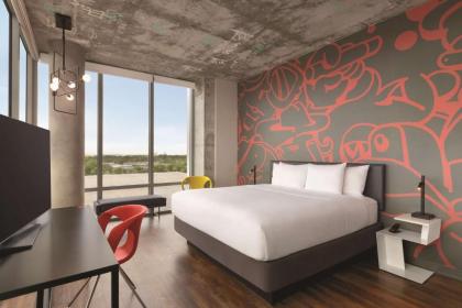 Radisson RED Miami Airport - image 9