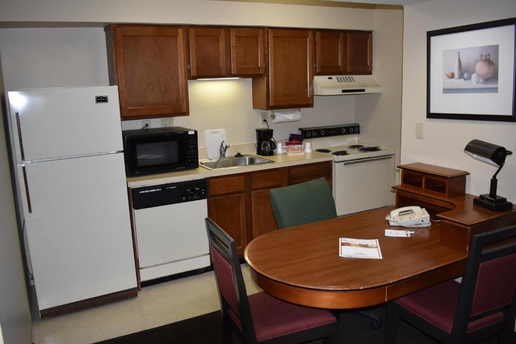 Hawthorn Suites Dayton South - image 4